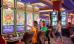Ilustrasi anggota VIP menikmati fitur premium mekarjitu